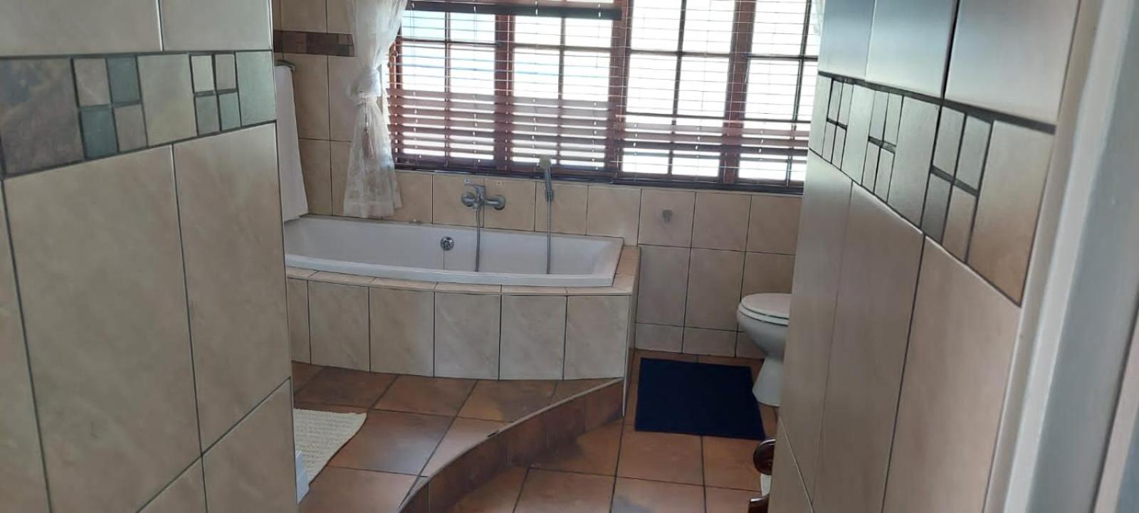 12 On Vaal Drive Guesthouse Vanderbijlpark Exterior foto