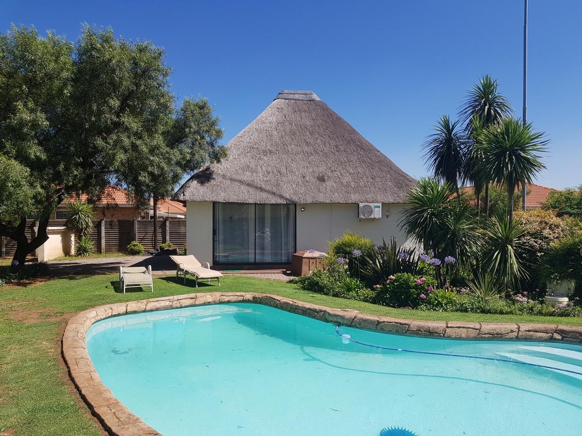 12 On Vaal Drive Guesthouse Vanderbijlpark Exterior foto